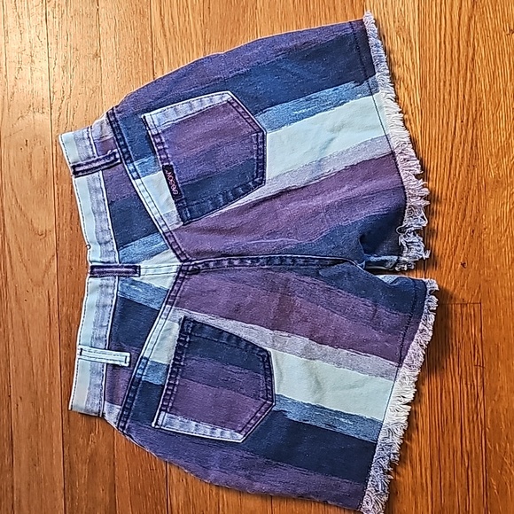 Vintage Sasson Striped Jean Shorts Women's Jr Size 24" Waist X 4" Inseam Length - Picture 2 of 13
